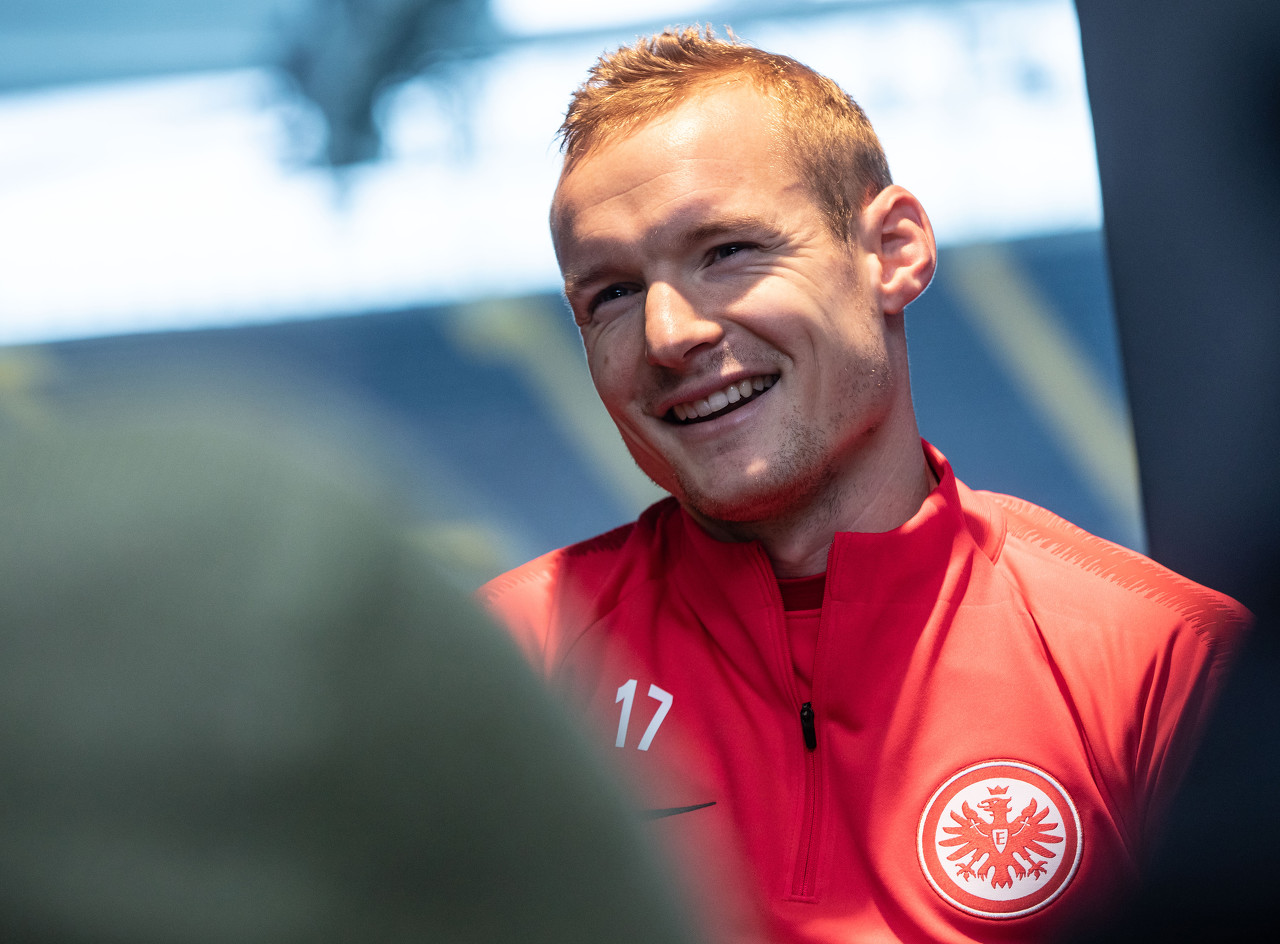 多米体育 -包含里程碑夜！法兰克福队长鼓劲；意大利杯今晚刷纪录；管理层满意；细节决定成败的词条