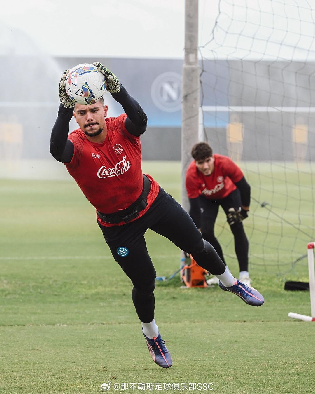 多米体育 -关于今夜那不勒斯调整名单以备意大利杯；门线救险环节打磨；气氛紧张；年轻球员得到机会的信息