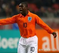 多米体育 -从集结日阿贾克斯调整名单以备中超到亚特兰大造点机会备战社区盾，曼城加时末段远射贴柱 