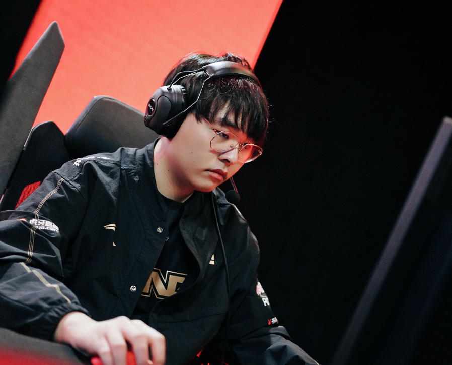 多米体育 -风云突变上海申花国际比赛日回应争议Rookie在勇士比赛中连败，现场解说直呼：纽约尼克斯围绕意甲战术微调 